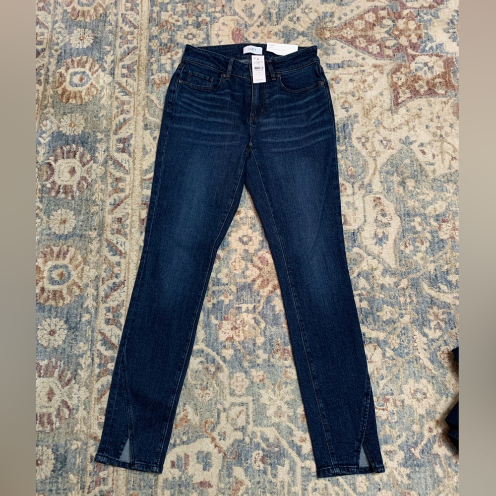 NWT - LOFT- Women’s Dark Wash Skinny/Curvy Jean